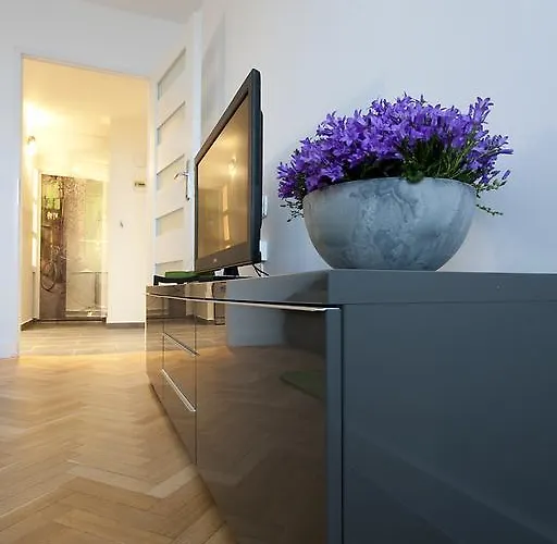 شقة Swietokrzyska